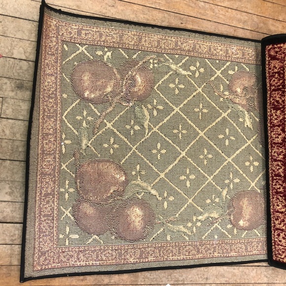 Shaw Apple 🍎🍎🍎 Rug - Picture 3 of 3